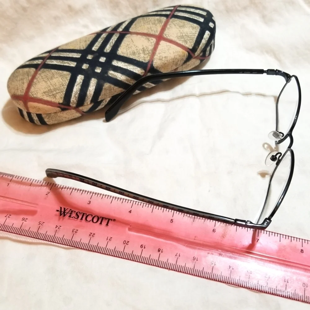 Host Pick 🎉NEW BURBERRY Glass Frames with Case